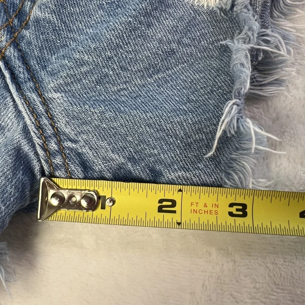 LEVIS 501 Cut Off Jean Shorts Light Blue Wash Women 26 (28.5*) Button Fly Denim‎